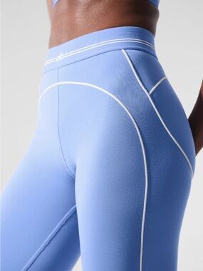 NWT Alo Airbrush High Waist Heart Throb Legging in Crystal Clear Blue